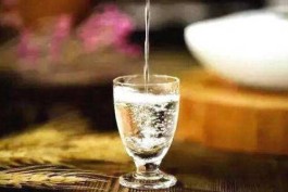 止汗露含酒精可以用吗「中药露酒饮用有禁忌」